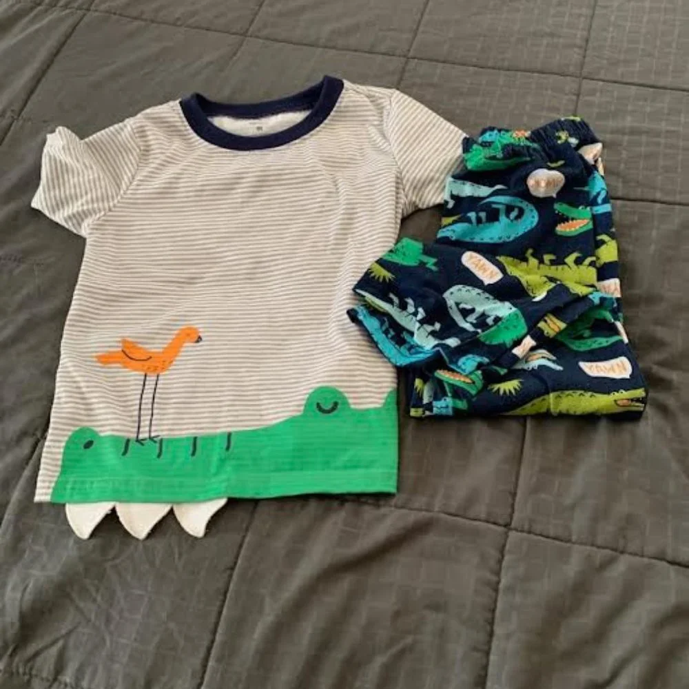 Carters 5t Two sets of pajamas